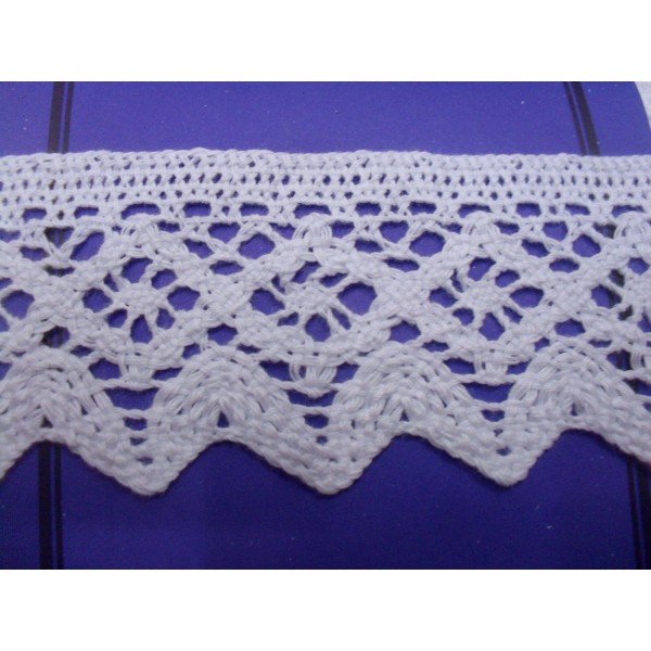 MERLETTO COTONE A FUSELLI PER DECORAZIONI VARIE ALTO 4,6 cm. ARTICOLO 8406 1 MT.