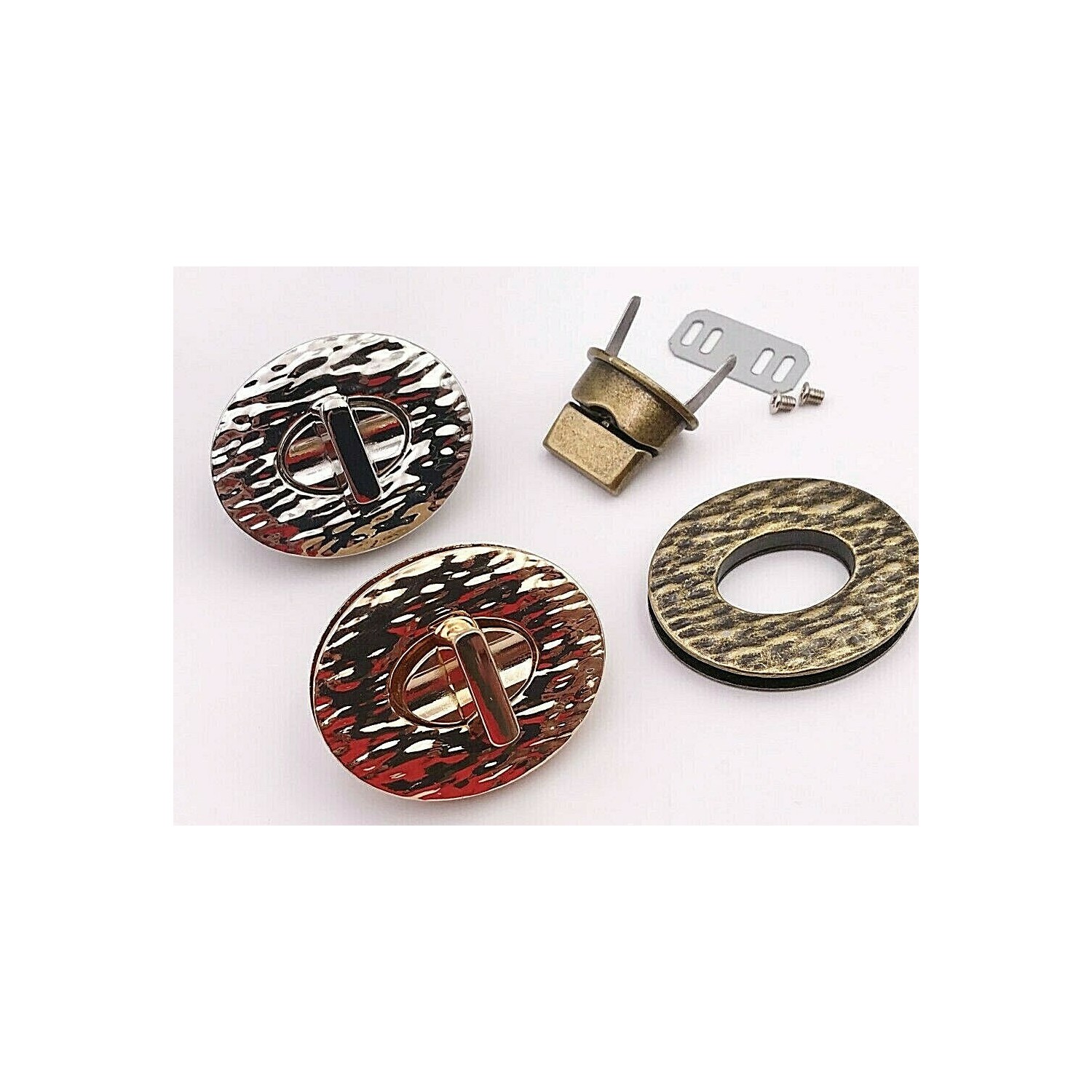 CHIUSURA OVALE LAVORATA PER RIFINITURE BORSE E ACCESSORI MISURA 4,6X3,7 cm.