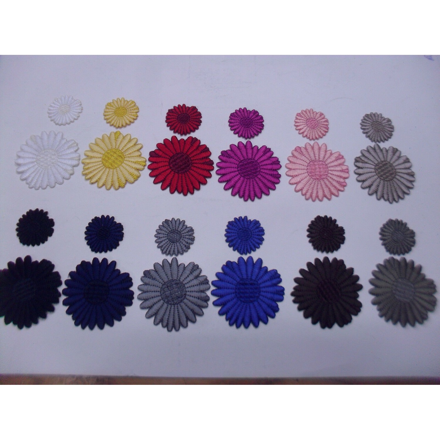 TOPPA PATCH FIORE RICAMATO TERMOADESIVA O DA CUCIRE DIMENSIONI VARIE