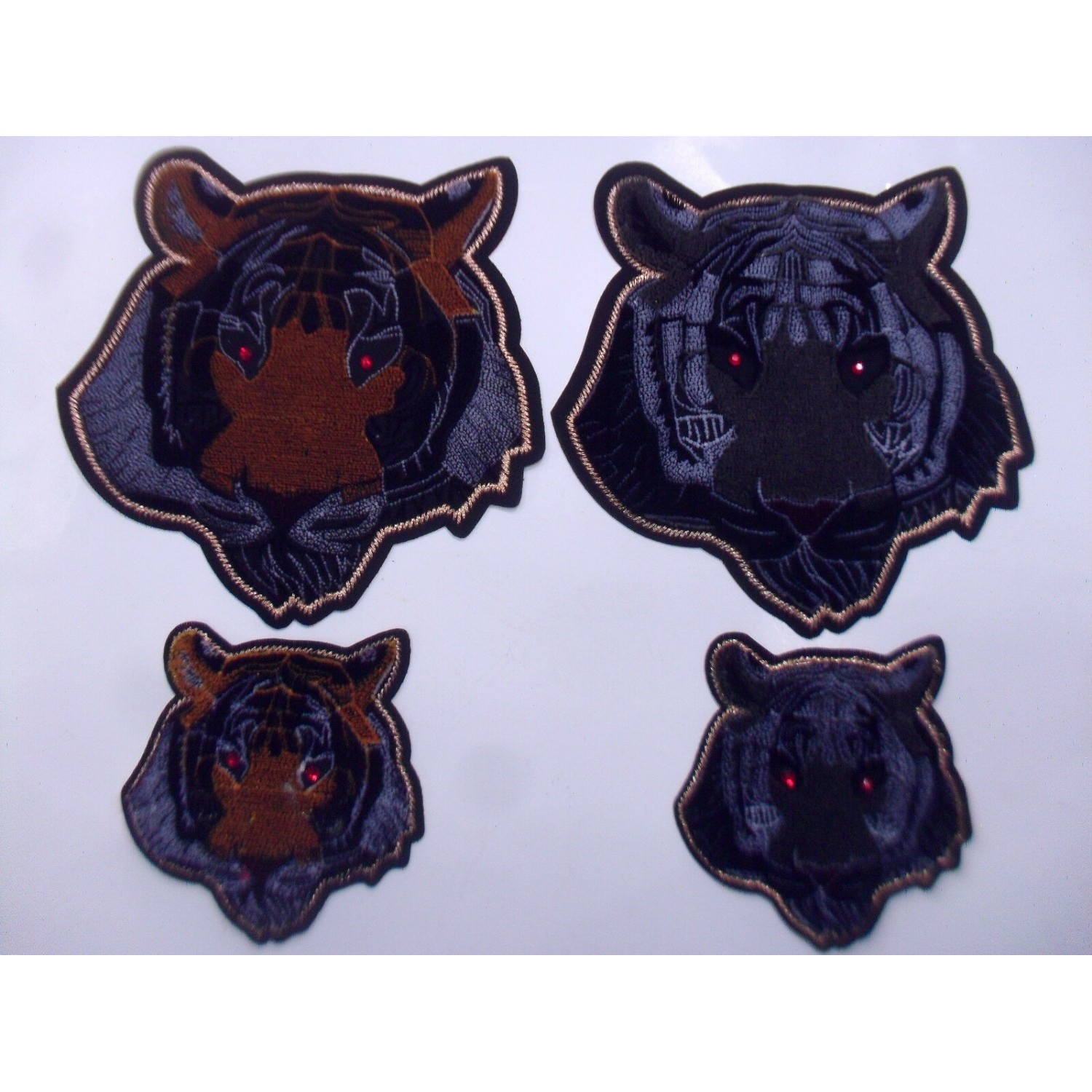 TOPPA PATCH APPLICAZIONE TIGRE RICAMO VELLUTO SU ECOP. SC.TERMO VARIE DIMENSIONI