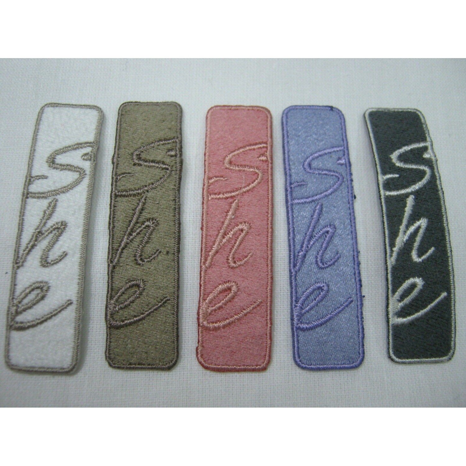 TOPPA PATCH APPLICAZIONE RICAMO TESSUTO TERMOADESIVA O DA CUCIRE DIME. 1,5X6 cm.