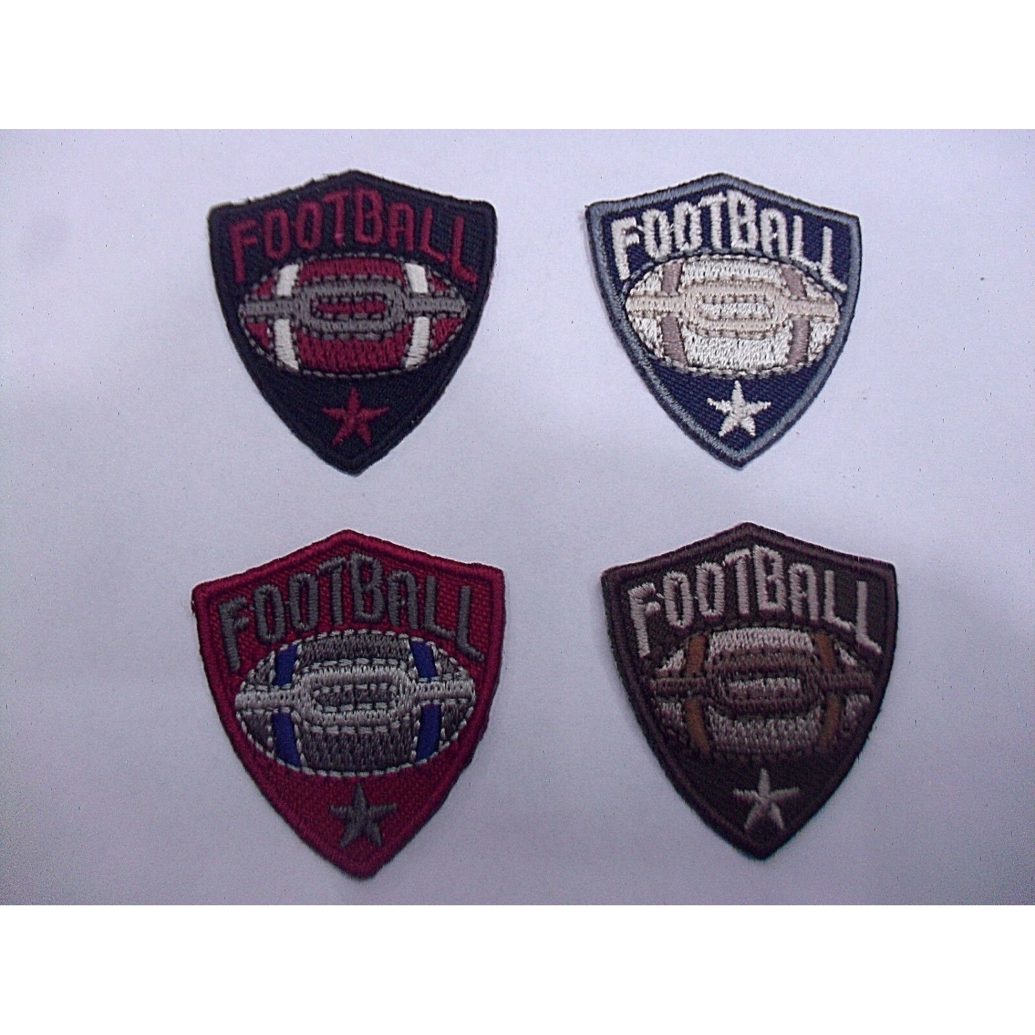 TOPPA PATCH APPLICAZIONE IN TESSUTO RICAMO FOOTBALL TERMO O CUCIRE 3,7X3,4 cm.