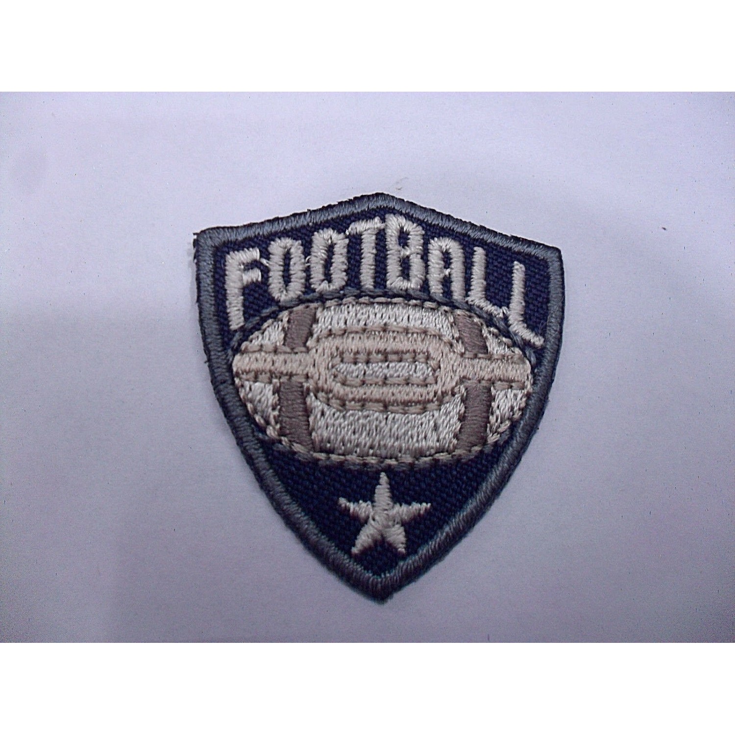 TOPPA PATCH APPLICAZIONE IN TESSUTO RICAMO FOOTBALL TERMO O CUCIRE 3,7X3,4 cm.