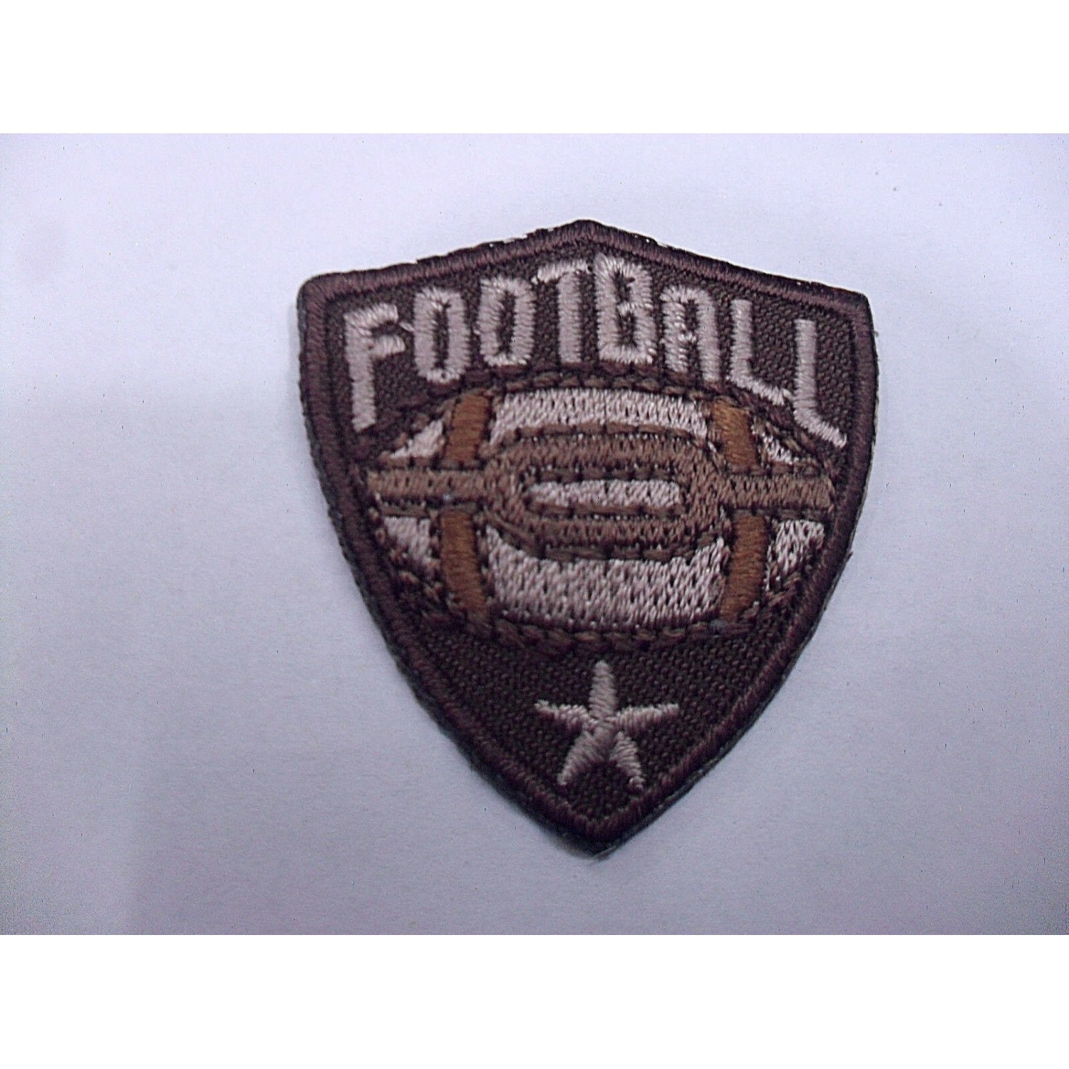 TOPPA PATCH APPLICAZIONE IN TESSUTO RICAMO FOOTBALL TERMO O CUCIRE 3,7X3,4 cm.