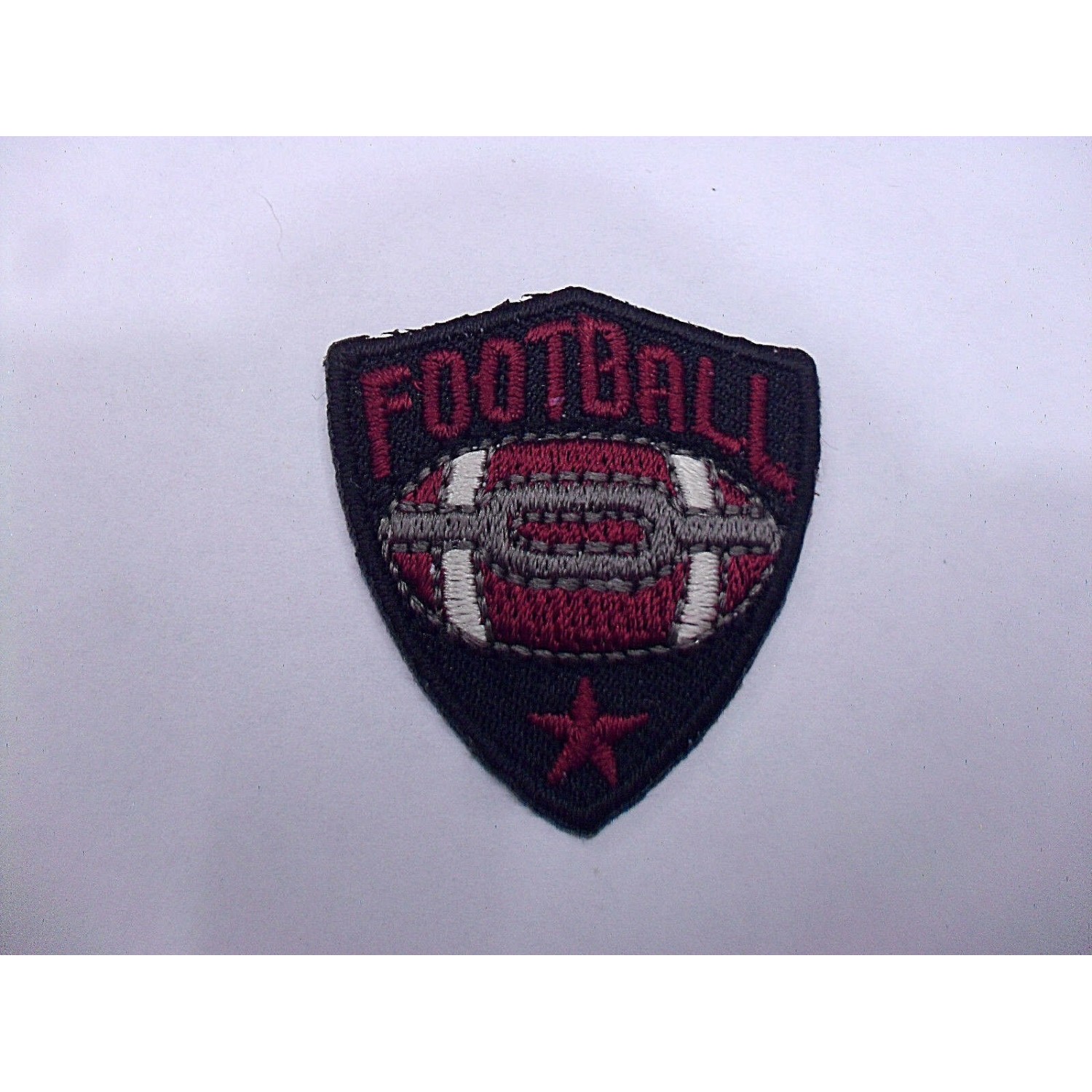 TOPPA PATCH APPLICAZIONE IN TESSUTO RICAMO FOOTBALL TERMO O CUCIRE 3,7X3,4 cm.