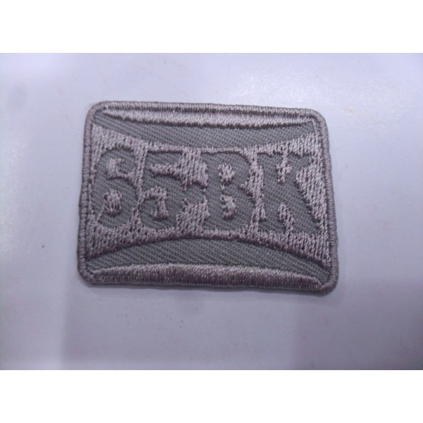 TOPPA PATCH APPLICAZIONE RICAMO TESSUTO 65BK TERMO O DA CUCIRE DIAM 3,9X2,8 cm.