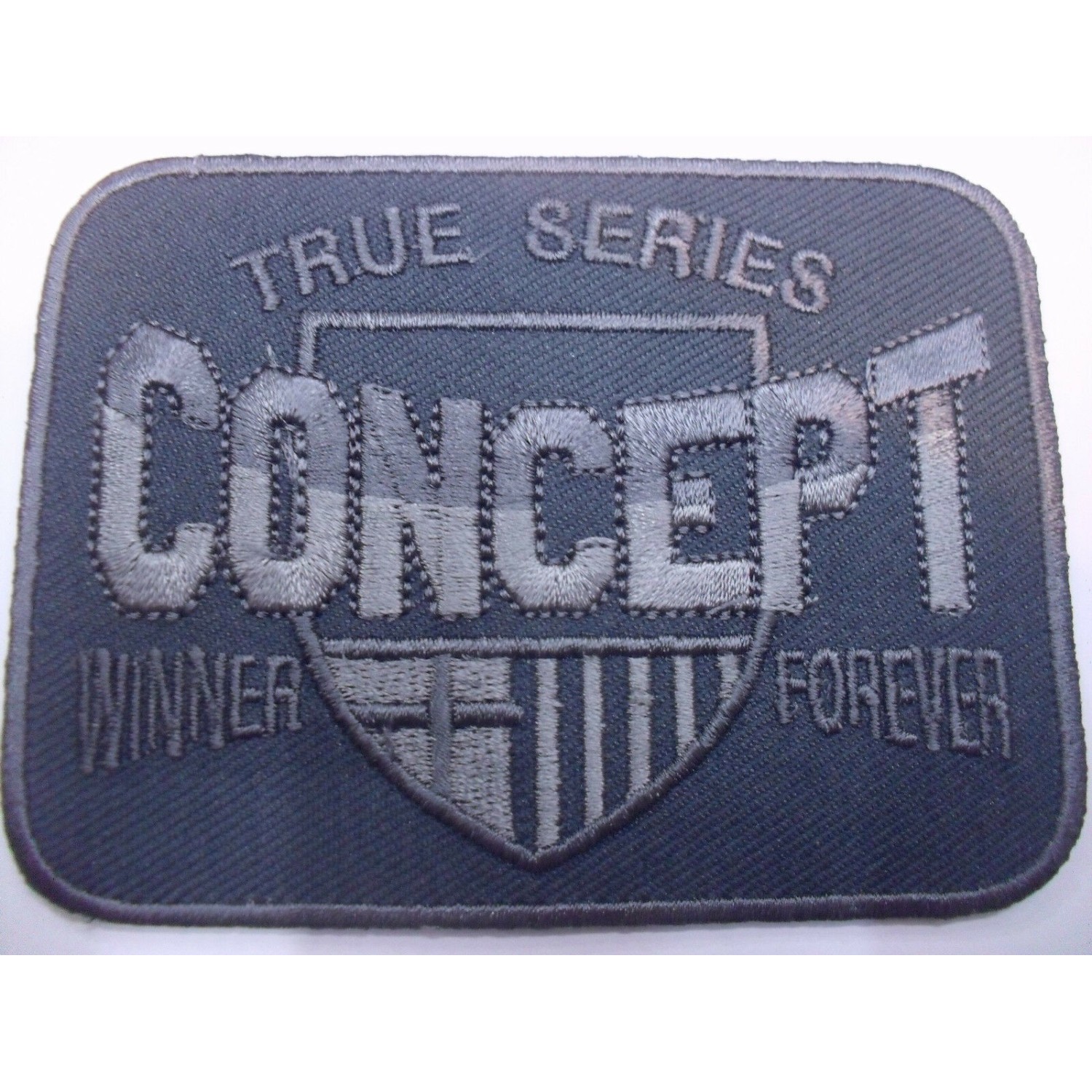 TOPPA PATCH APPLICAZIONE RICAMO "CONCEPT" TERMOADESIVA O DA CUCIRE 6,8X9 cm.