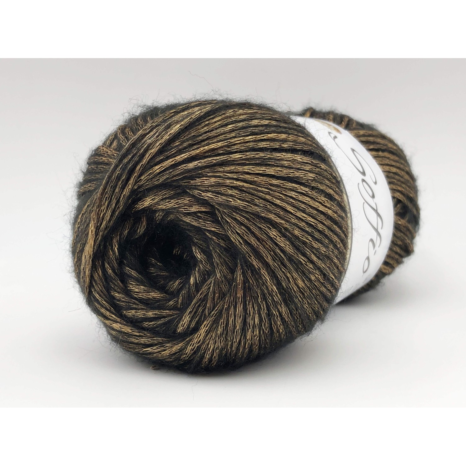 Gomitolo da 50 gr. Tre sfere "Lana Soffio'" 62% nylon 38% acrilico 250 mt.