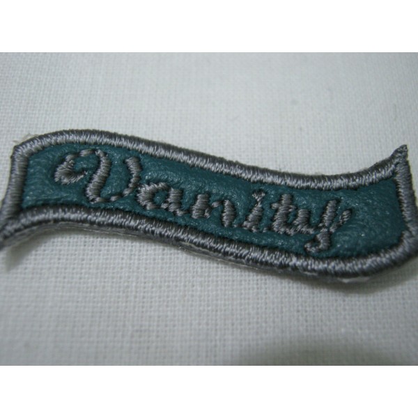 TOPPA PATCH APPLICAZIONE RICAMO TESSUTO TERMOADESIVA O DA CUCIRE DIAM 3,9X3 cm.