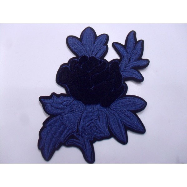 TOPPA PATCH APPLICAZIONE FIORE RICAMO VELLUTO SU ECOPELLE SC.TERMO DIM. 9X14 cm.