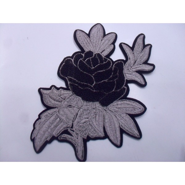 TOPPA PATCH APPLICAZIONE FIORE RICAMO VELLUTO SU ECOPELLE SC.TERMO DIM. 9X14 cm.