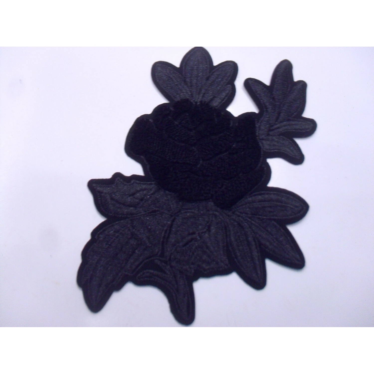 TOPPA PATCH APPLICAZIONE FIORE RICAMO VELLUTO SU ECOPELLE SC.TERMO DIM. 9X14 cm.