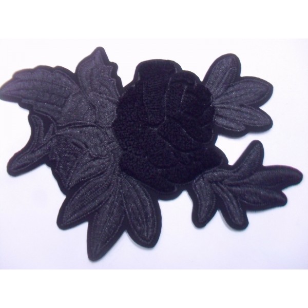 TOPPA PATCH APPLICAZIONE FIORE RICAMO VELLUTO SU ECOPELLE SC.TERMO DIM. 9X14 cm.
