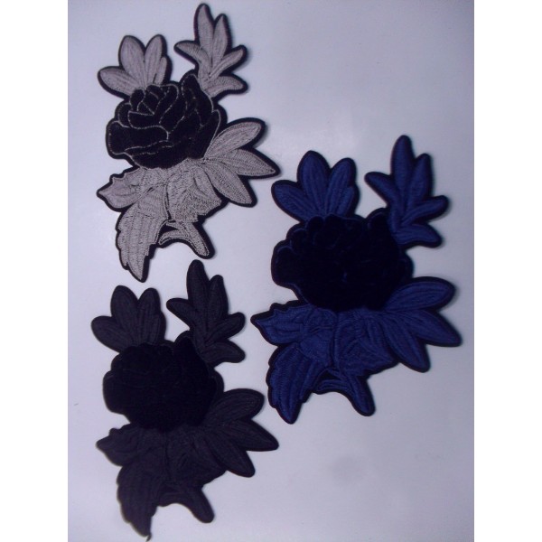 TOPPA PATCH APPLICAZIONE FIORE RICAMO VELLUTO SU ECOPELLE SC.TERMO DIM. 9X14 cm.