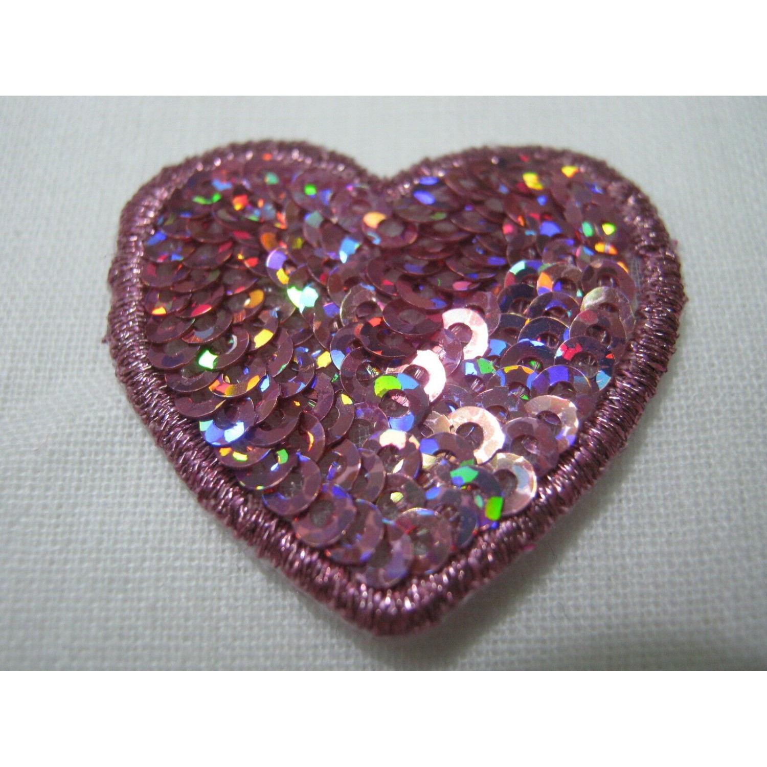 TOPPA PATCH APPLICAZIONE CUORE PAILLETTES TERMOADESIVA O DA CUCIRE 3X3 cm.