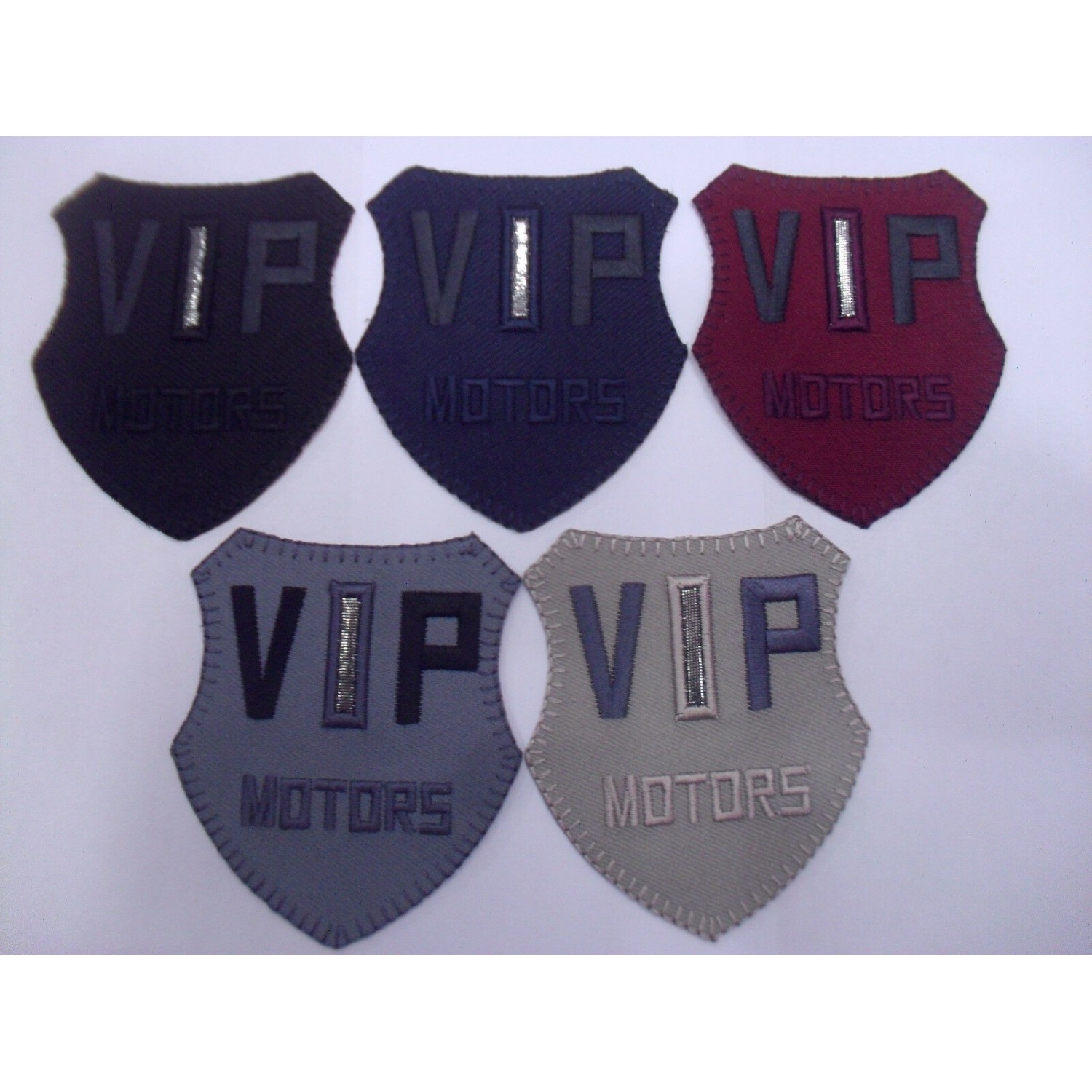 TOPPA PATCH APPLICAZION RICAMO "VIP MOTORS" TERMOADESIVA O DA CUCIRE 5,7X6,8 cm.