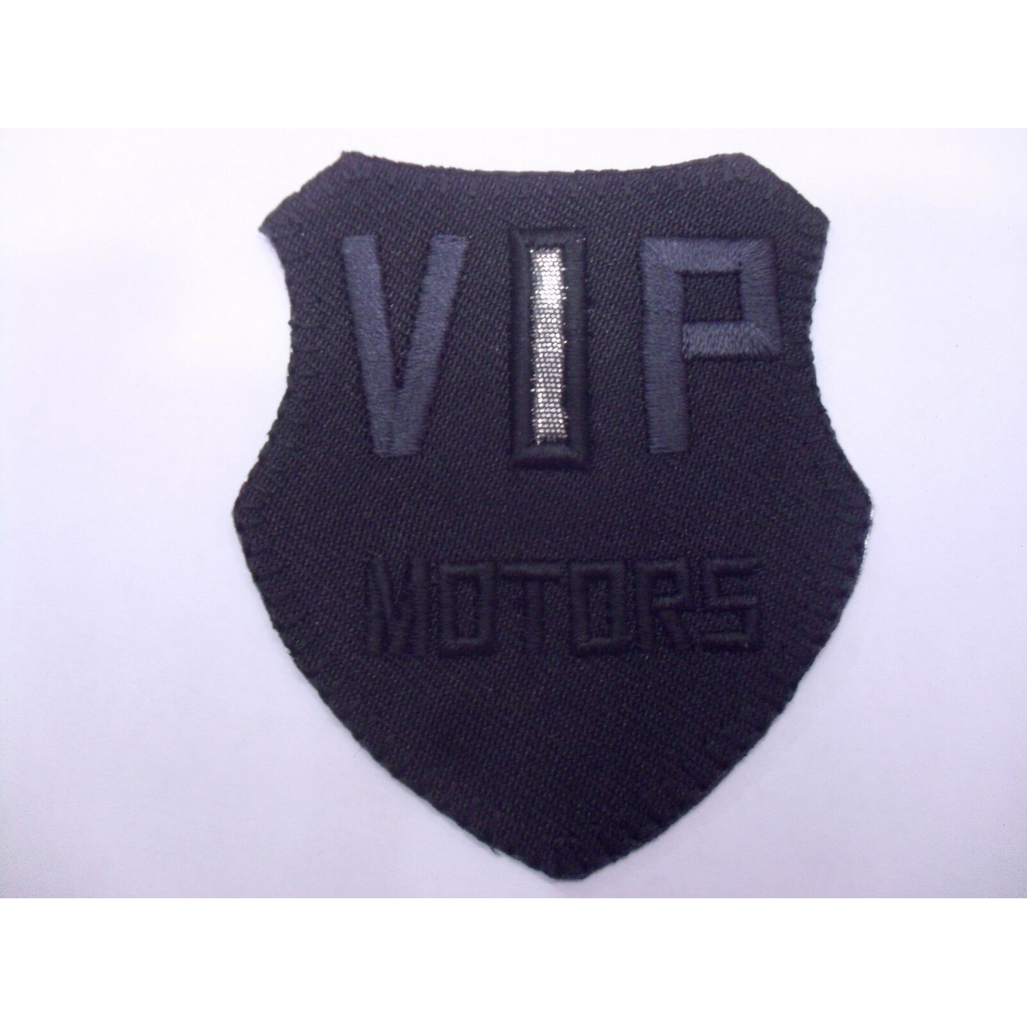 TOPPA PATCH APPLICAZION RICAMO "VIP MOTORS" TERMOADESIVA O DA CUCIRE 5,7X6,8 cm.