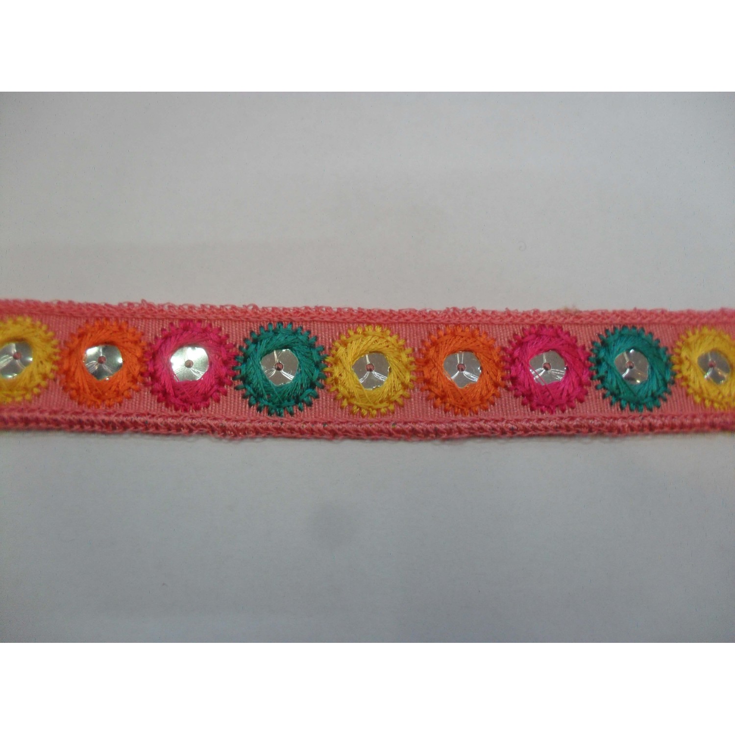 1 mt passamaneria gallone ricamato h. 2,4 cm. x decorazioni abbigliamento, borse e varie