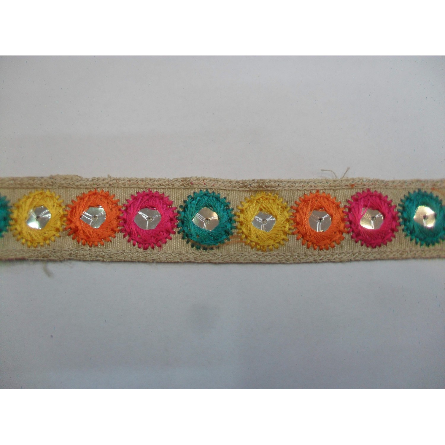 1 mt passamaneria gallone ricamato h. 2,4 cm. x decorazioni abbigliamento, borse e varie