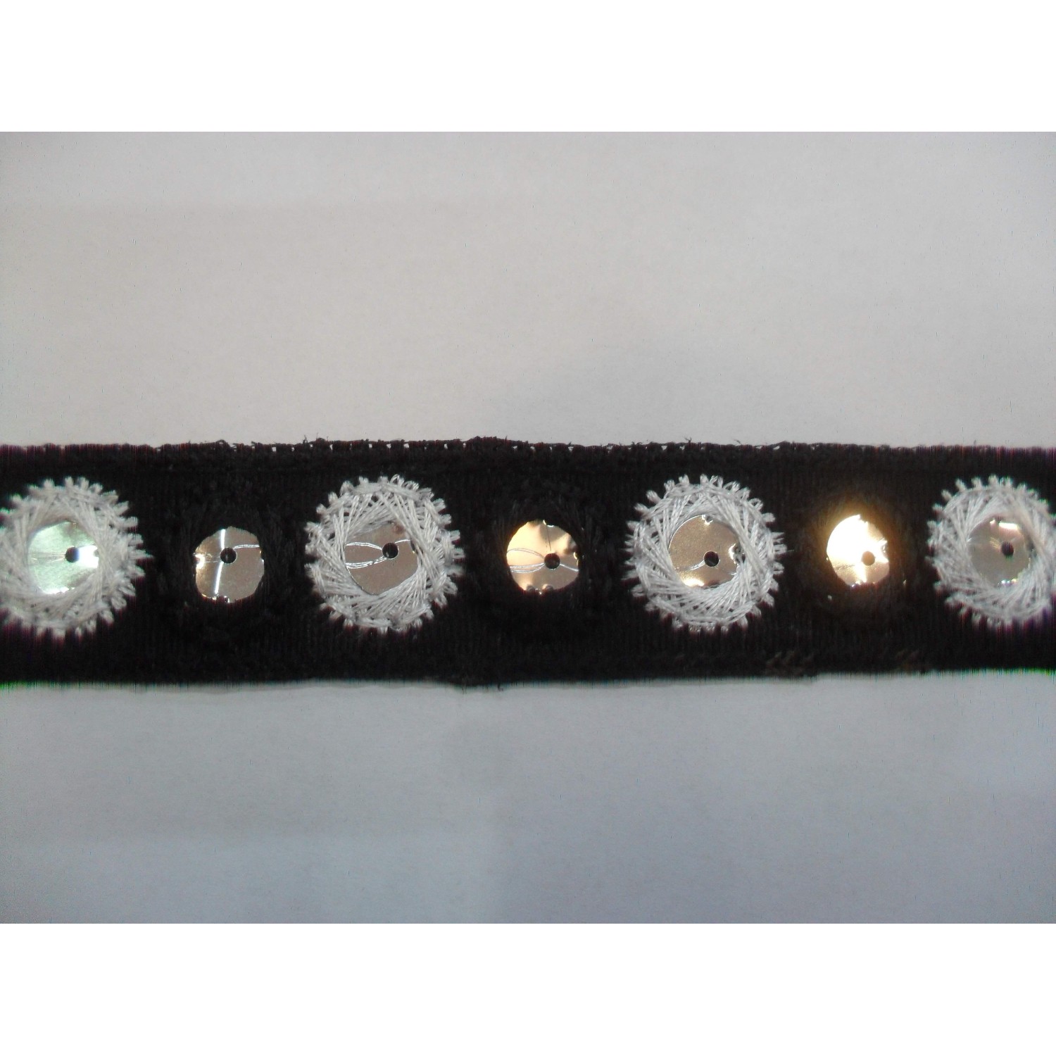 1 mt passamaneria gallone ricamato h. 2,4 cm. x decorazioni abbigliamento, borse e varie