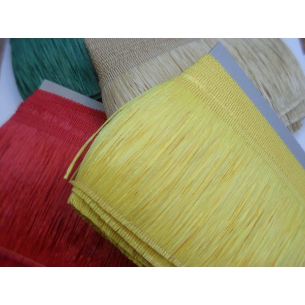 Passamaneria frangia in rafia altezza 15 cm. per decorazioni varie, taglio da 50 cm.