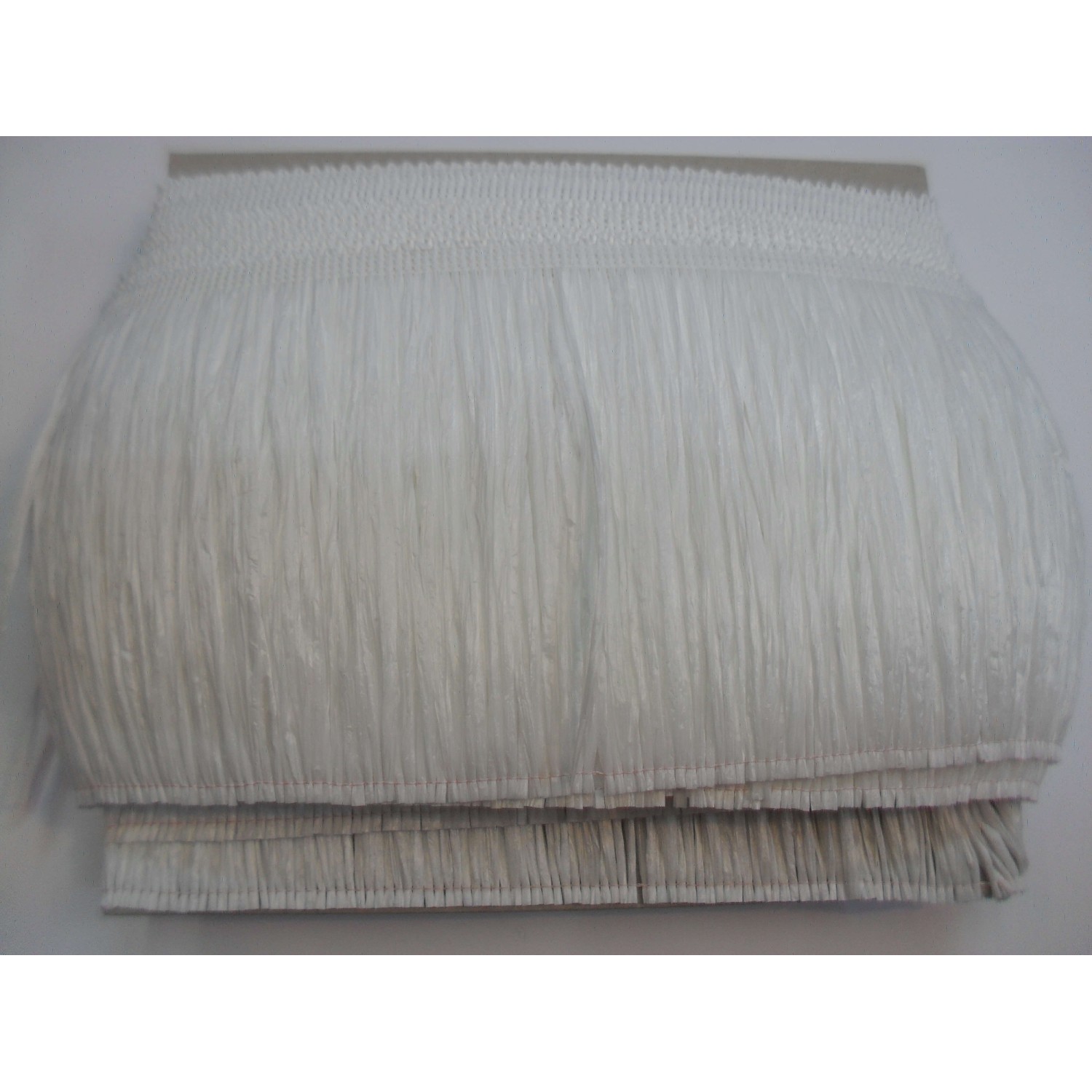 Passamaneria frangia in rafia altezza 15 cm. per decorazioni varie, taglio da 50 cm.