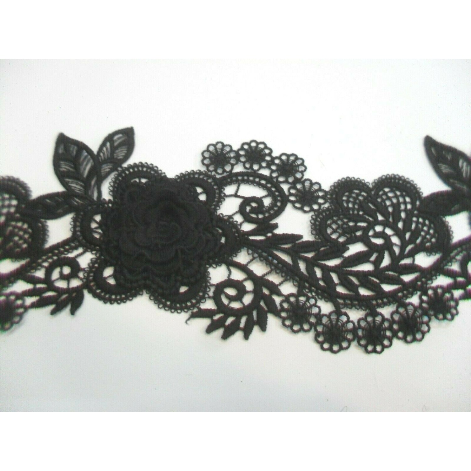 50 cm. merletto macramè alta moda fiori a rilievo altezza circa 10 cm..