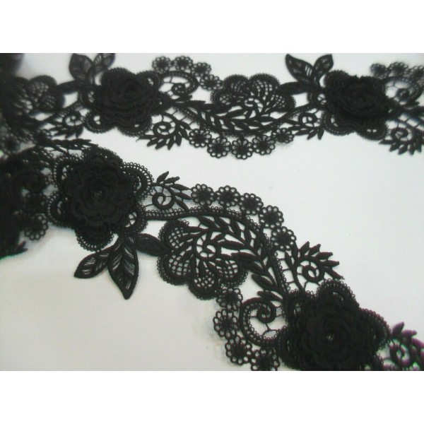 50 cm. merletto macramè alta moda fiori a rilievo altezza circa 10 cm..