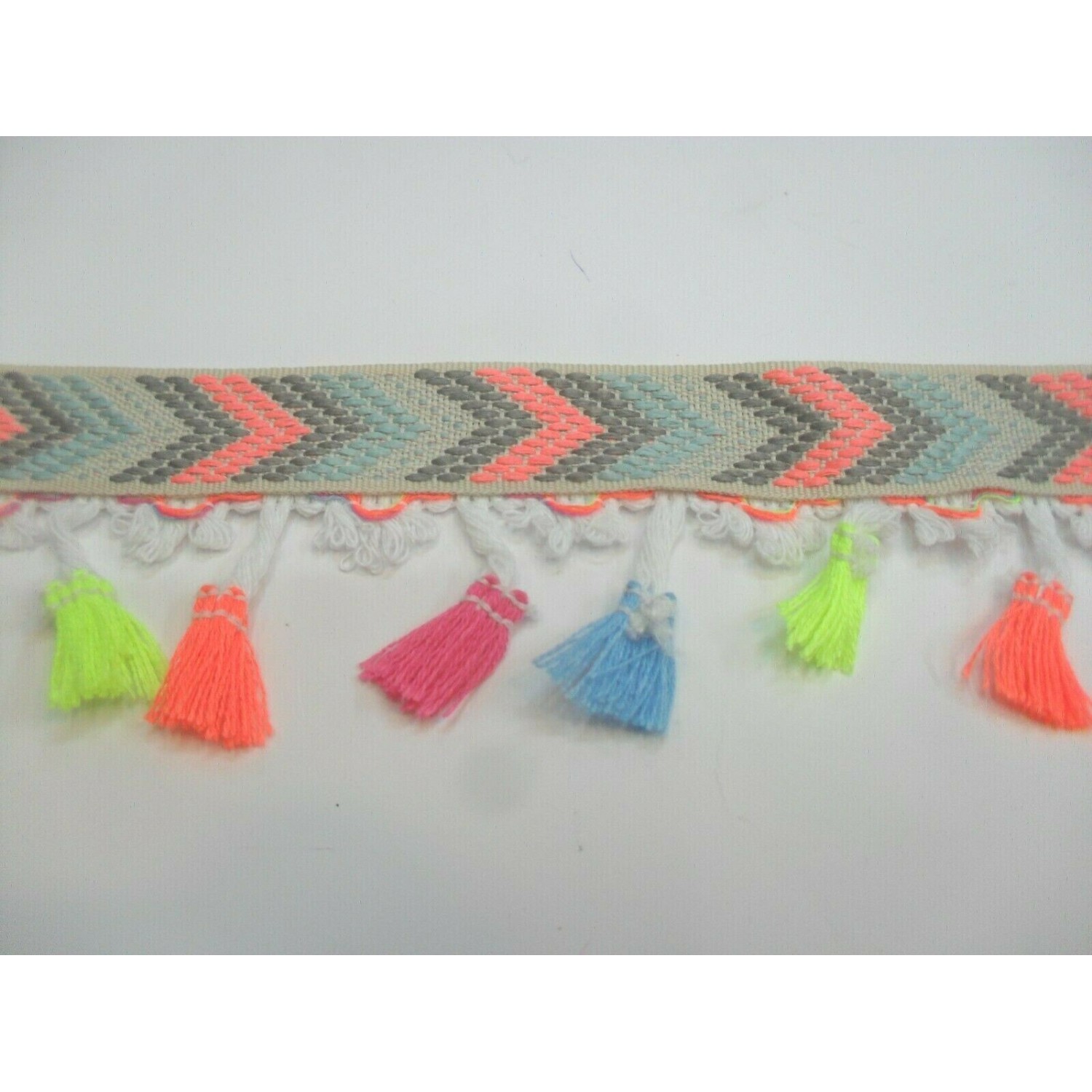 1 mt passamaneria con fiocchi altezza 6 cm. x decorazioni arredo, borse e coffe