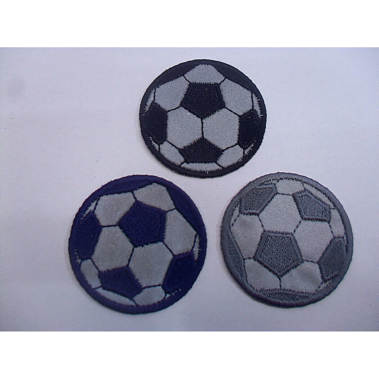 TOPPA PATCH TONDA RICAMO SU TESSUTO. "PALLONE" TERMO O CUCIRE DIAM. CIRCA 5 CM.