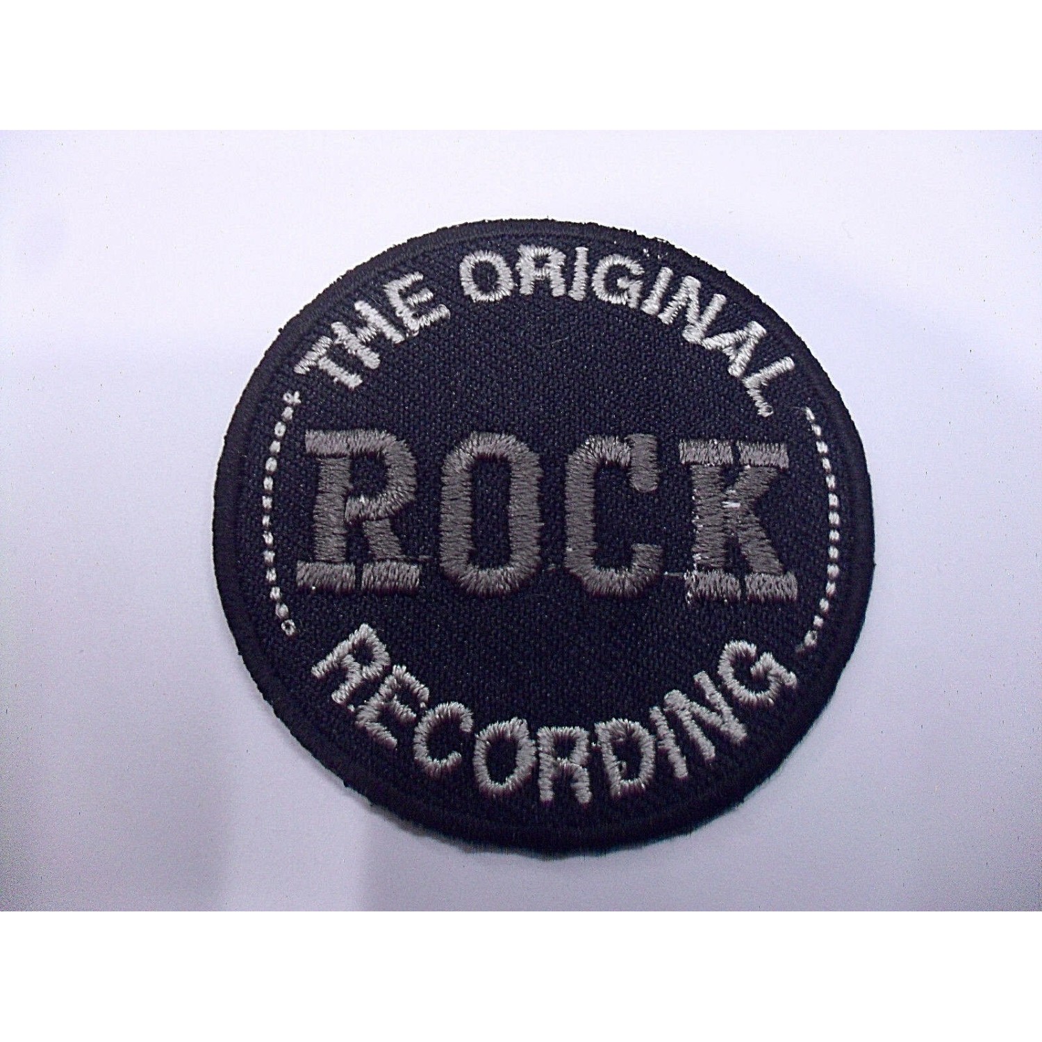 TOPPA PATCH TONDA RICAMO SU TESSUTO "ROCK RECORDING" TERMO O CUCIRE DIAM. 5,5 cm