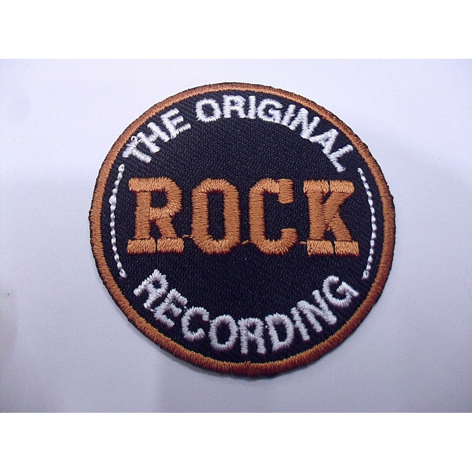 TOPPA PATCH TONDA RICAMO SU TESSUTO "ROCK RECORDING" TERMO O CUCIRE DIAM. 5,5 cm
