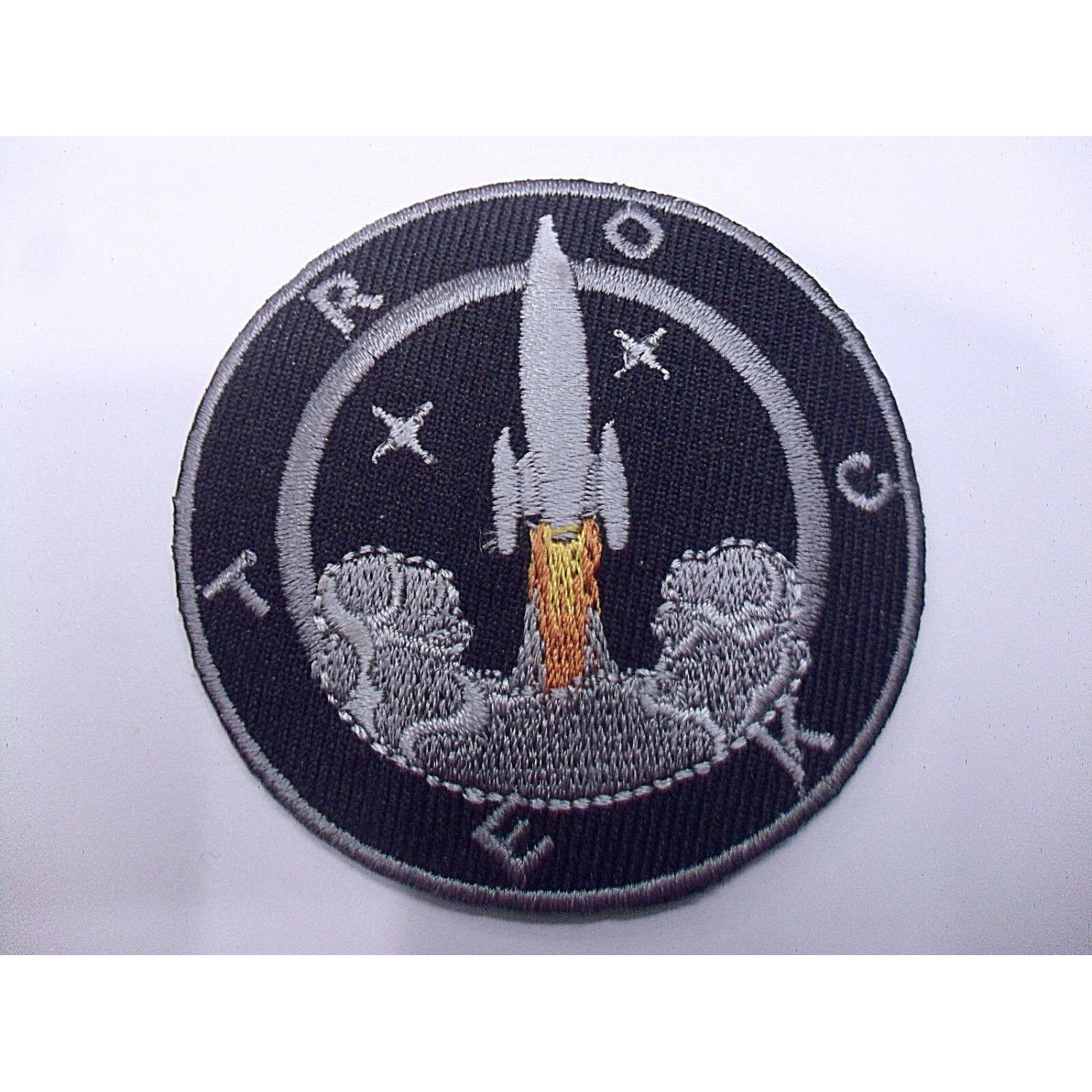 TOPPA PATCH TONDA RICAMO SU TESSUTO "RAZZO DECOLLO" TERMO O CUCIRE DIAM. 6,1 cm