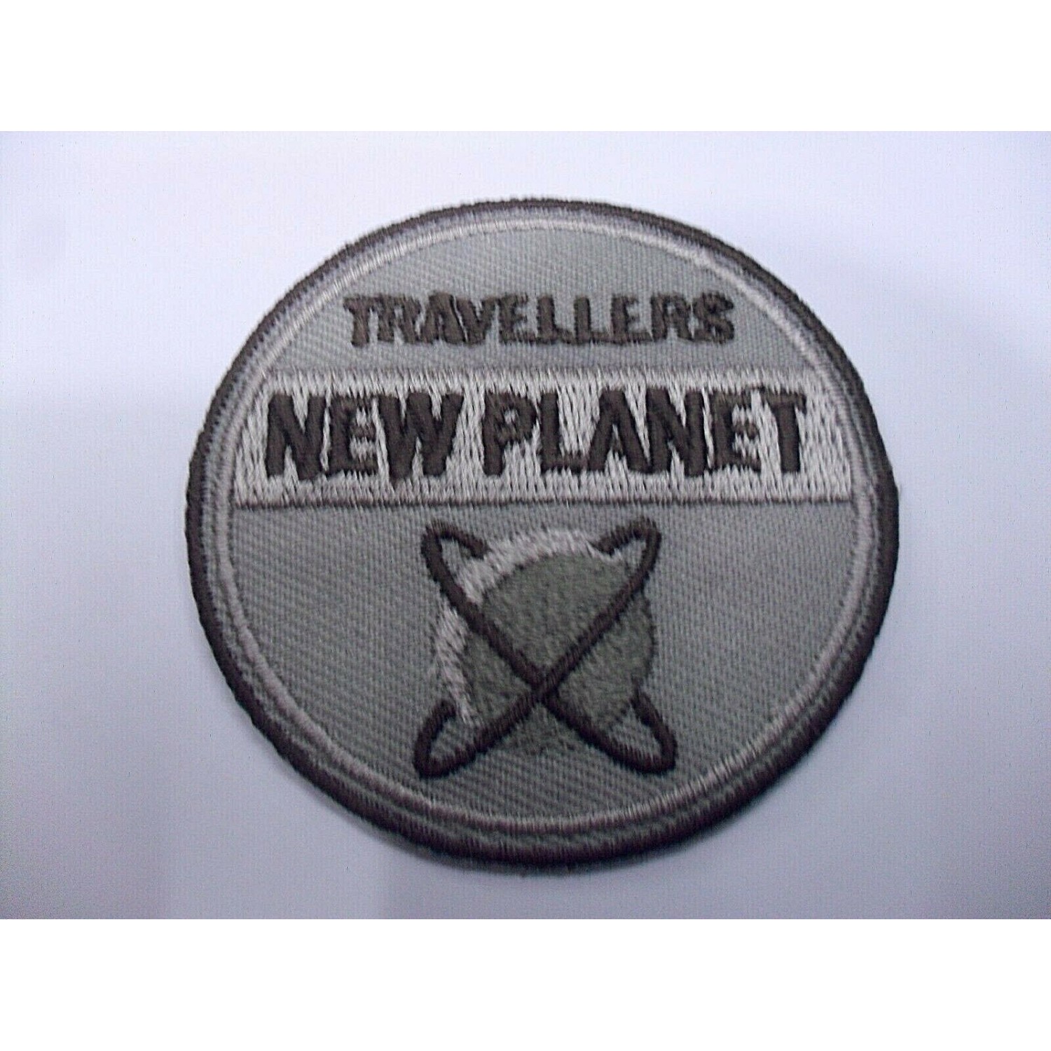 TOPPA PATCH TONDA RICAMO SU TESSUTO "NEW PLANET" TERMO O CUCIRE DIAM. 5,1 cm