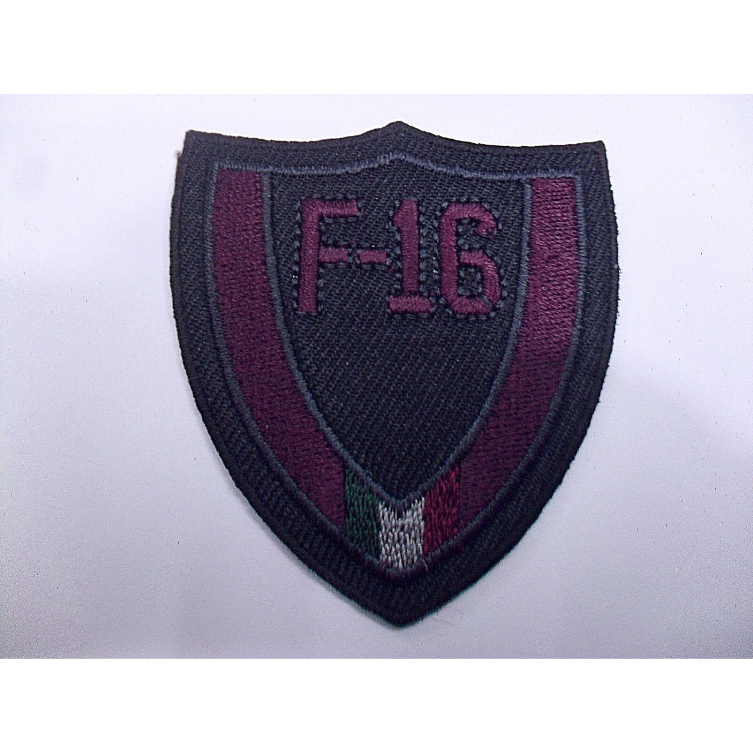 TOPPA PATCH SCUDO RICAMO SU TESSUTO "F16 TRICOLORE" TERMO O CUCIRE 6,1X5,6 CM.