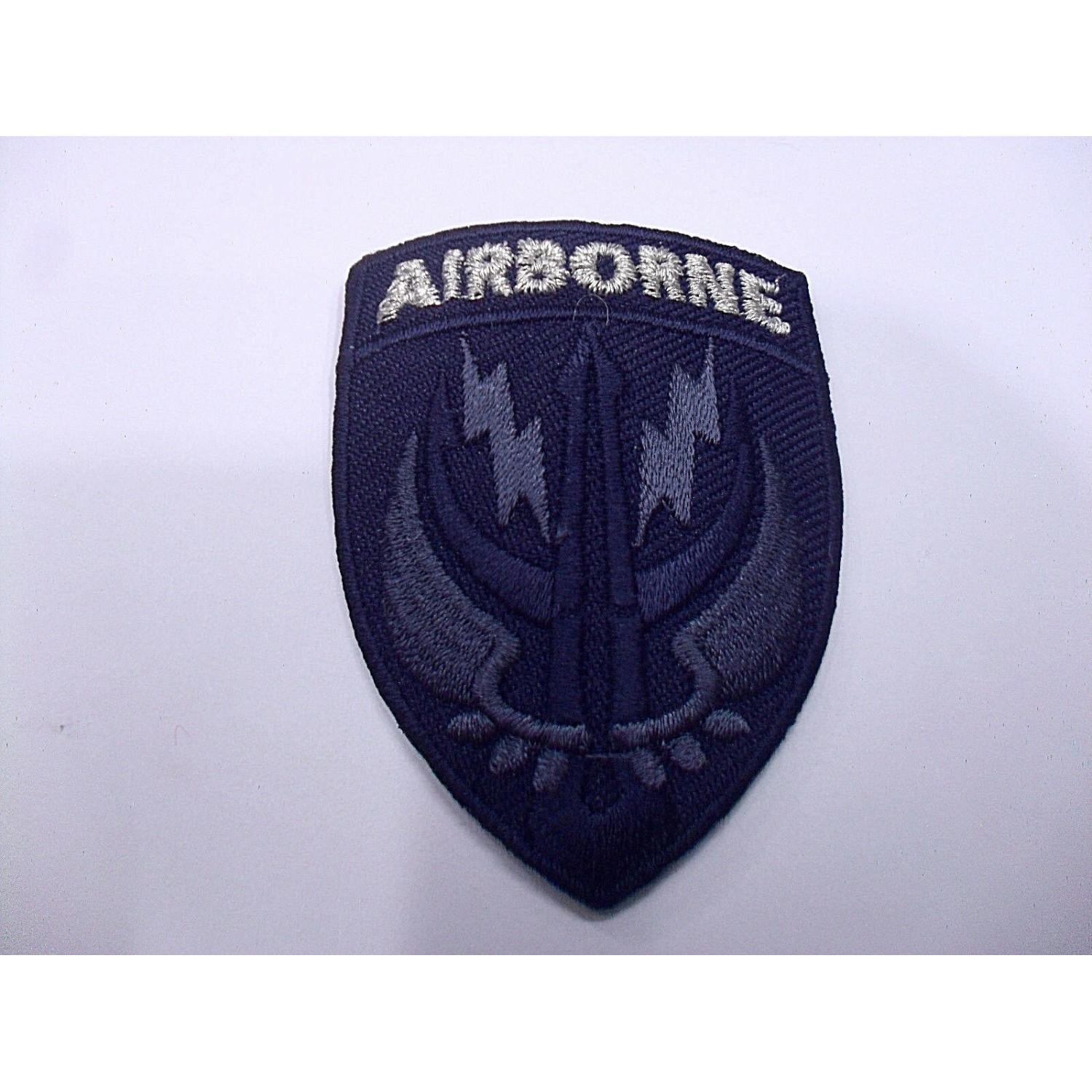 TOPPA PATCH SCUDO RICAMO SU TESSUTO "AIRBORNE" TERMOADESIVA O DA CUCIRE