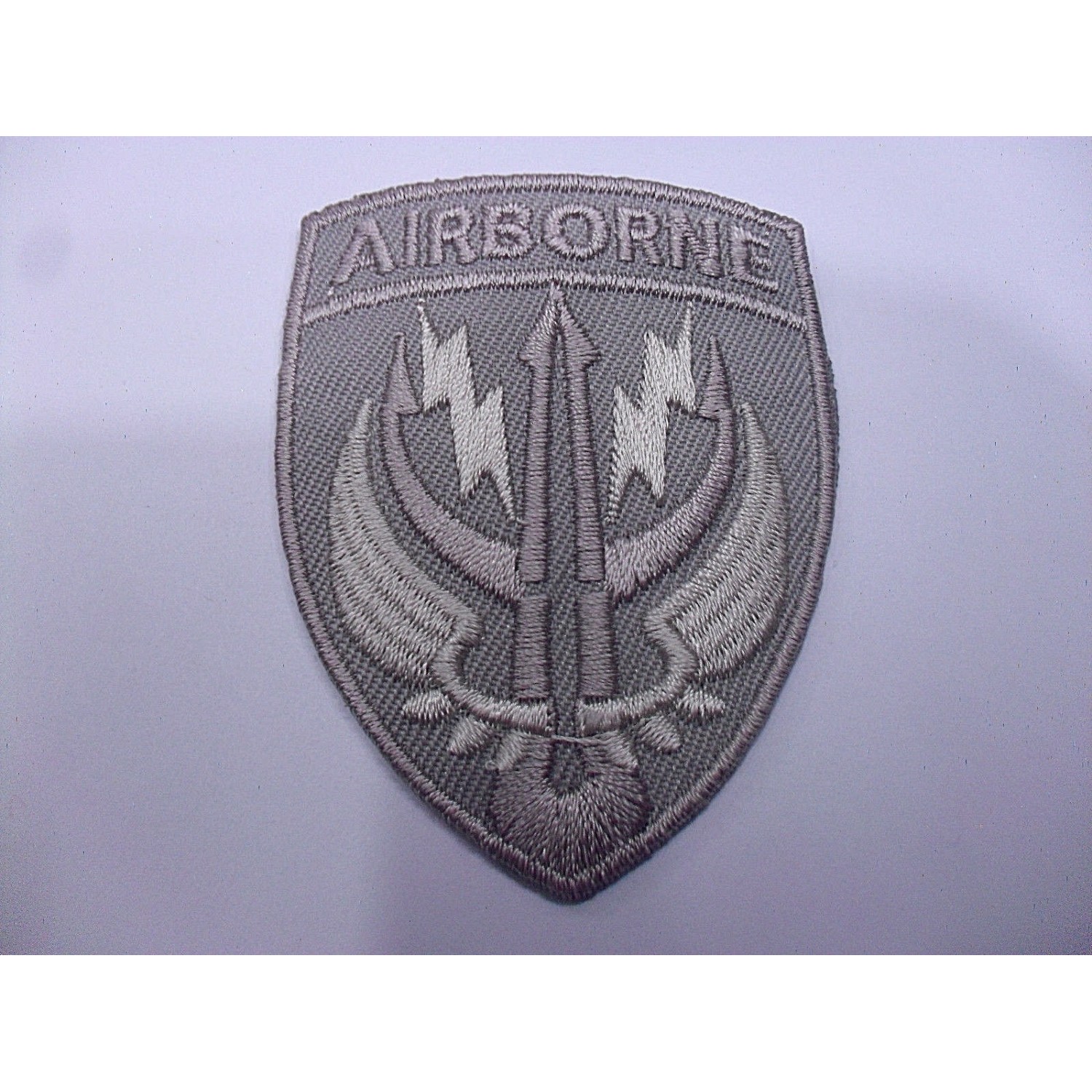 TOPPA PATCH SCUDO RICAMO SU TESSUTO "AIRBORNE" TERMOADESIVA O DA CUCIRE