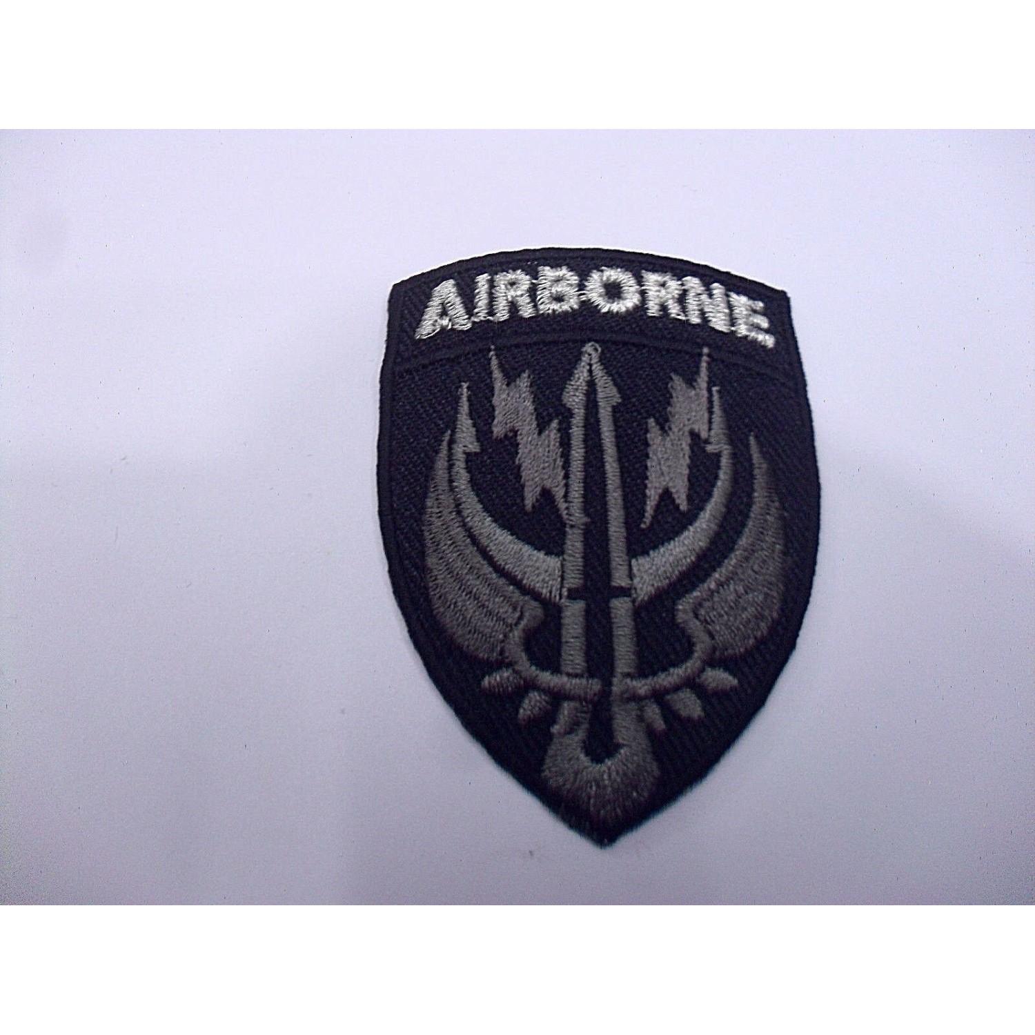 TOPPA PATCH SCUDO RICAMO SU TESSUTO "AIRBORNE" TERMOADESIVA O DA CUCIRE