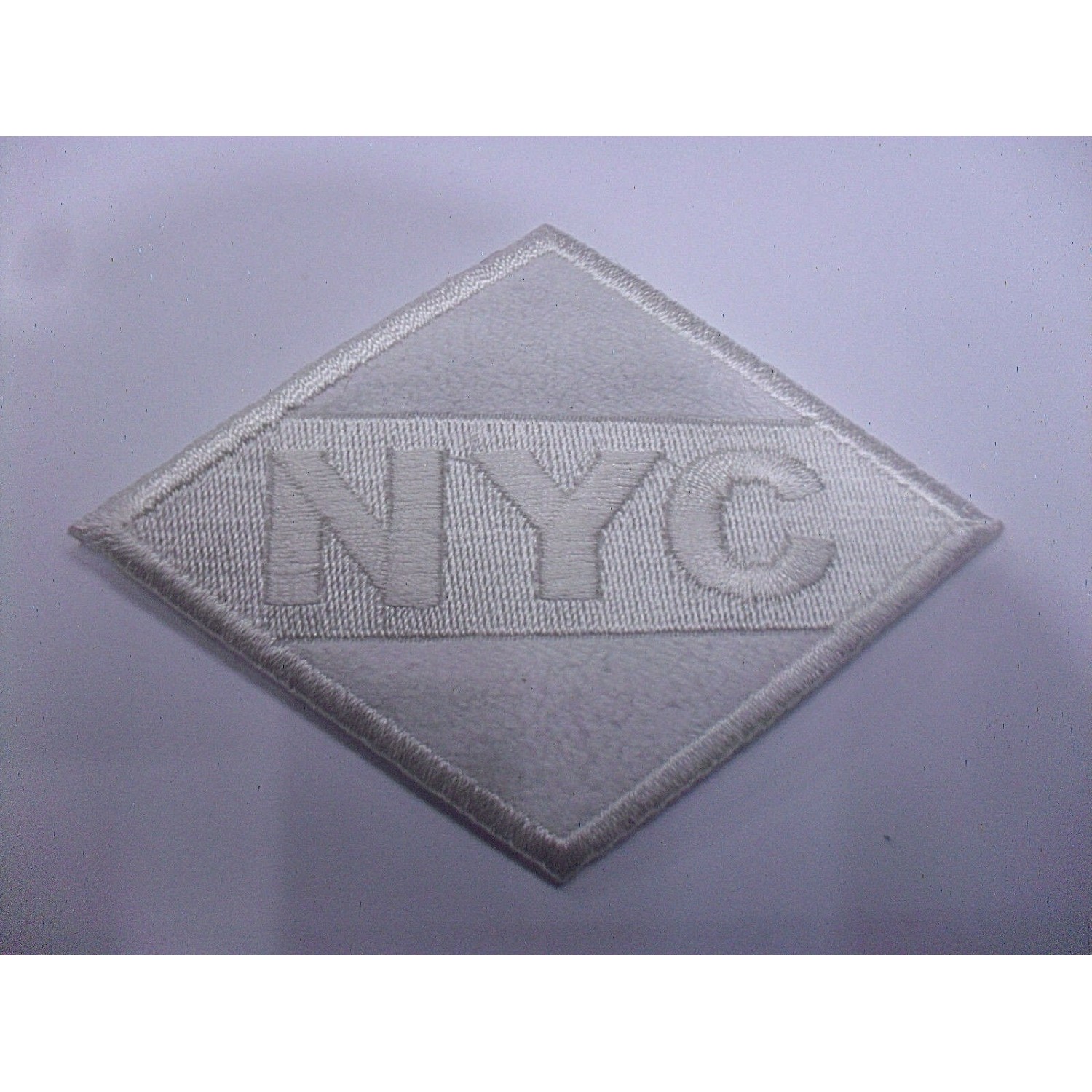 TOPPA PATCH ROMBO RICAMO SU TESSUTO "NYC" TERMO O CUCIRE DIMENSIONI VARIE