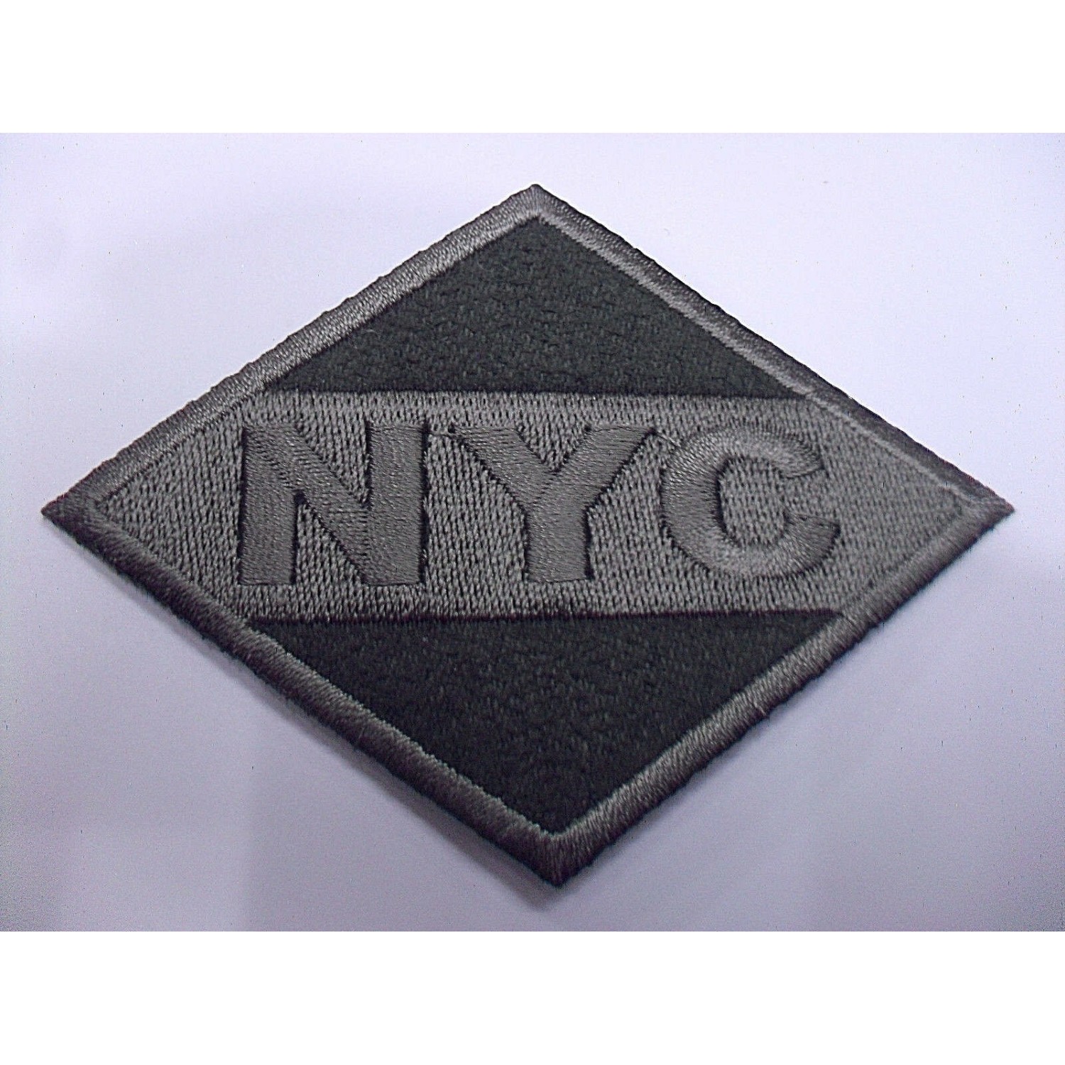 TOPPA PATCH ROMBO RICAMO SU TESSUTO "NYC" TERMO O CUCIRE DIMENSIONI VARIE