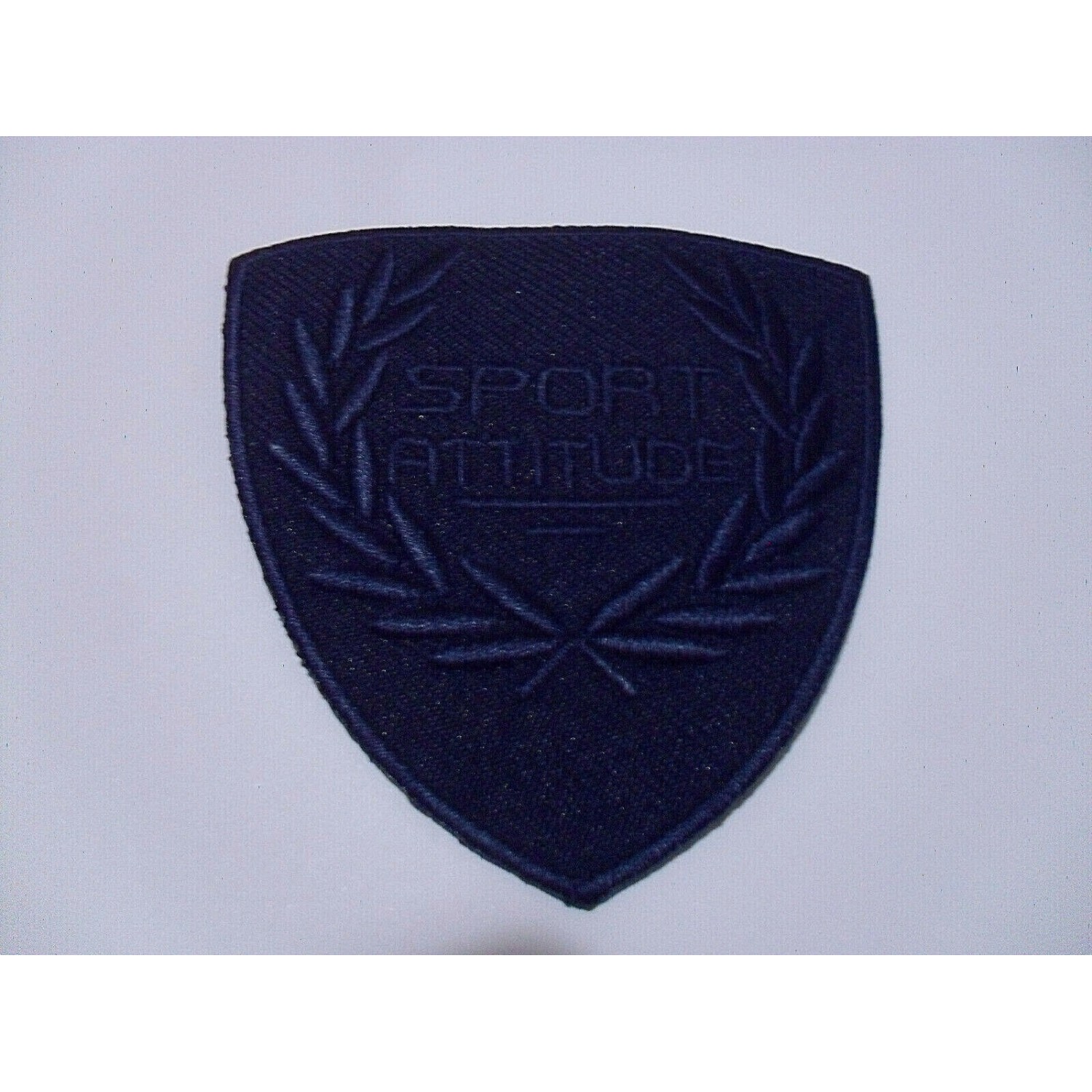 TOPPA PATCH RICAMO TESS. "SPORT ATTITUDE" TERMO O DA CUCIRE DIMENSIONI 7X6,7 CM.