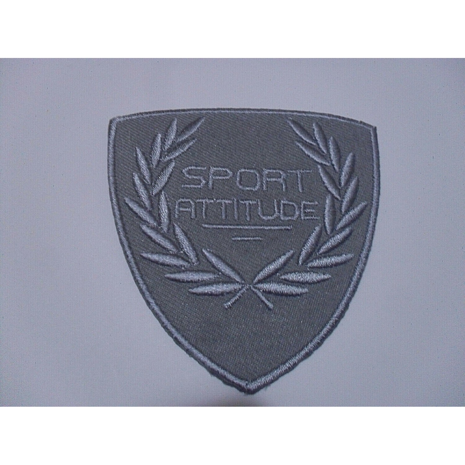 TOPPA PATCH RICAMO TESS. "SPORT ATTITUDE" TERMO O DA CUCIRE DIMENSIONI 7X6,7 CM.
