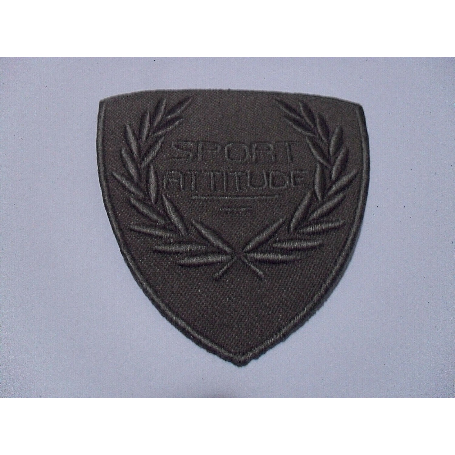 TOPPA PATCH RICAMO TESS. "SPORT ATTITUDE" TERMO O DA CUCIRE DIMENSIONI 7X6,7 CM.
