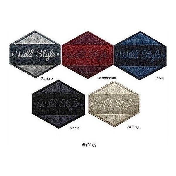 Toppa applicazione con ricamo "Wild Style" 005 su tessuto a rombo applicabile sia termoadesiva che cucita dimensione 5,7x6 cm.