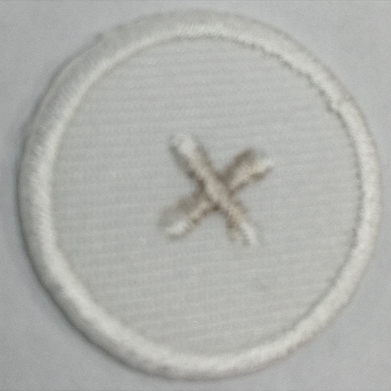 Toppa patch ricamo "Effetto bottone" 026b tessuto termoadesiva o cucire diametro 2,5 cm.