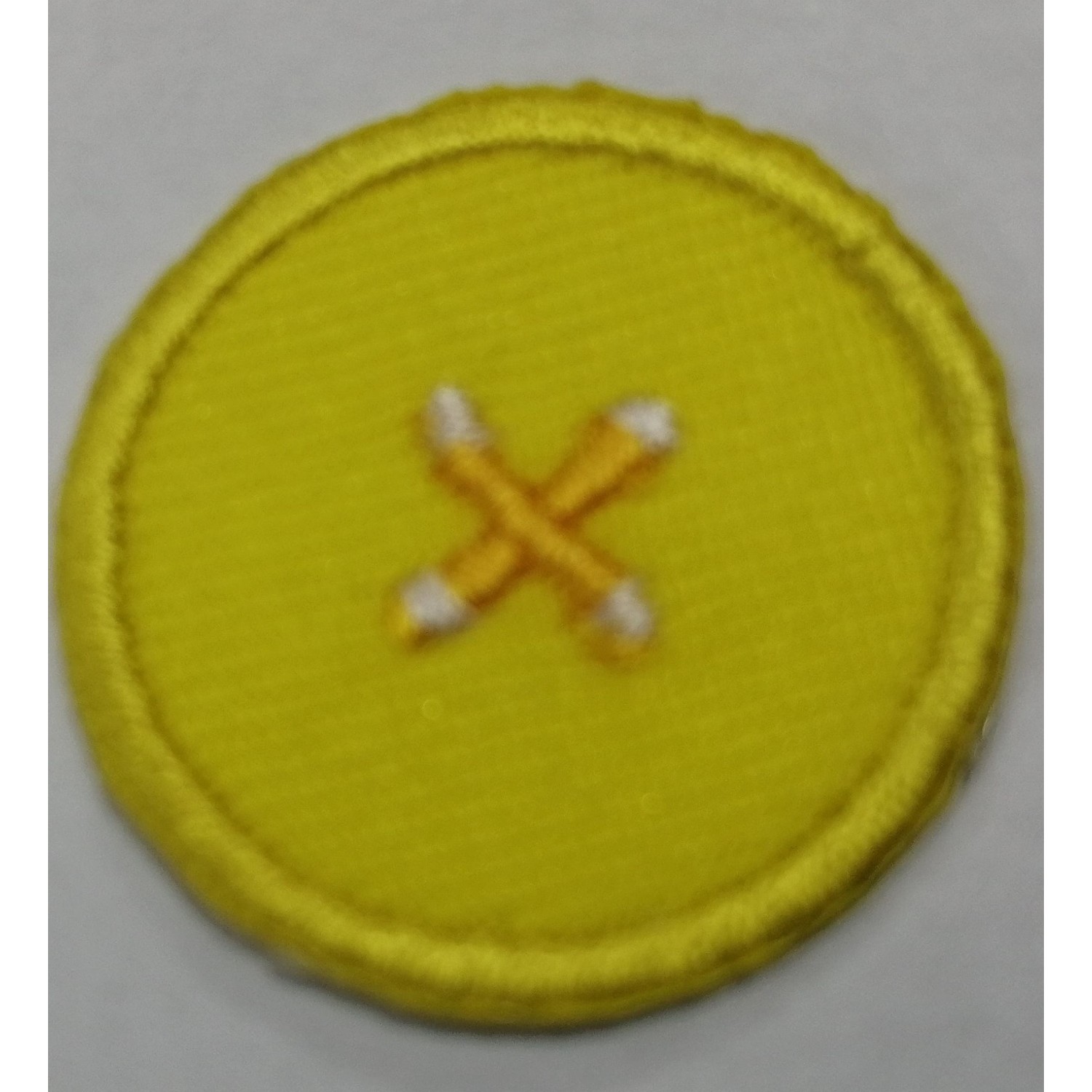 Toppa patch ricamo "Effetto bottone" 026b tessuto termoadesiva o cucire diametro 2,5 cm.