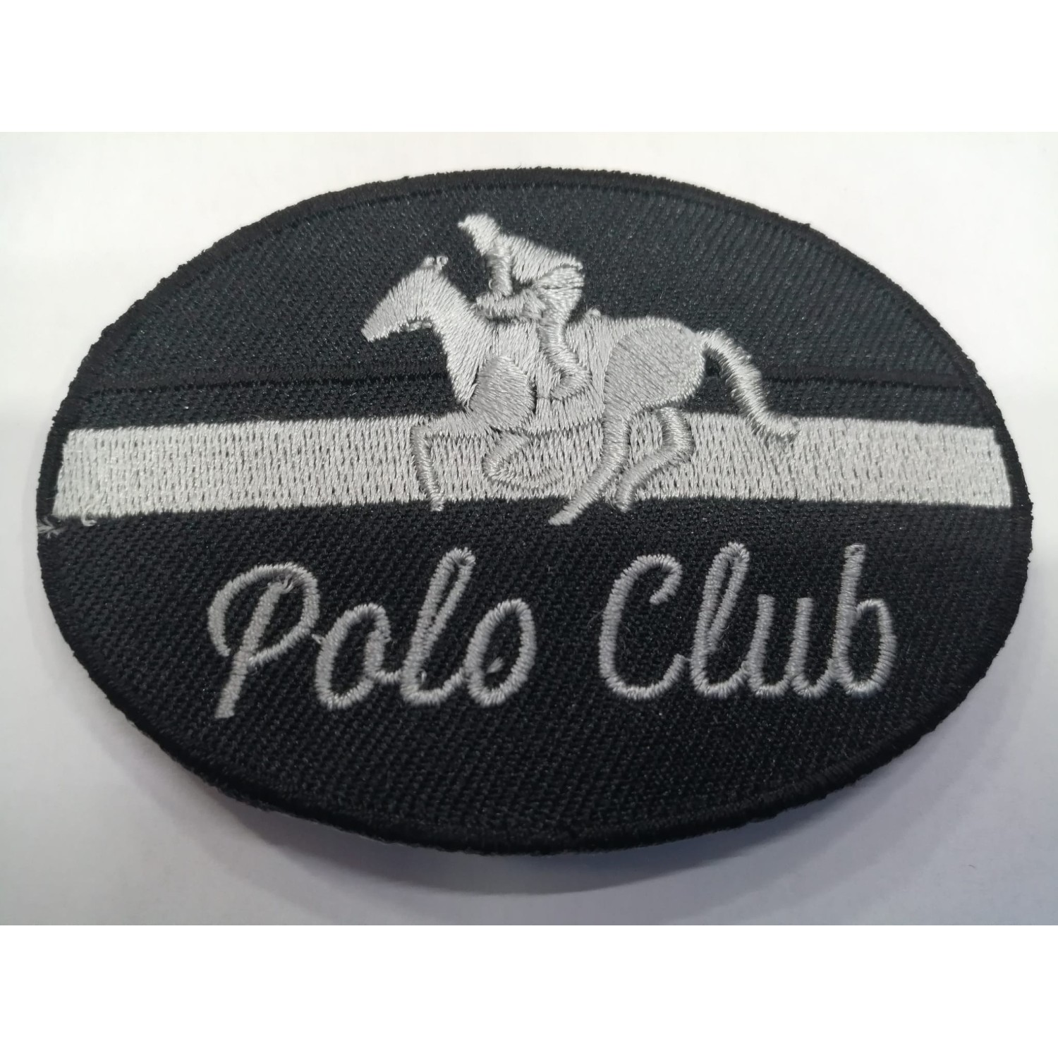 Toppa patch ricamo su tessuto "Polo Club" 032A termo o cucire dimensioni 6x8,7 cm.