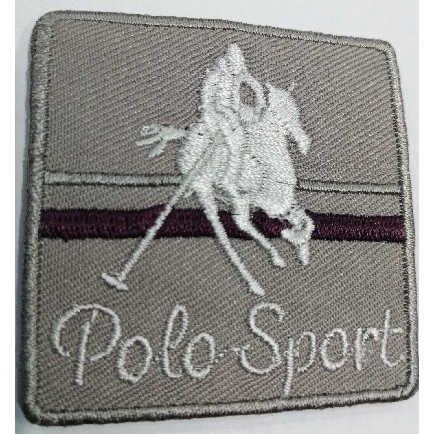 Toppa patch ricamo su tessuto "Polo Sport" 039 termo o cucire dimensioni 5x5 cm.