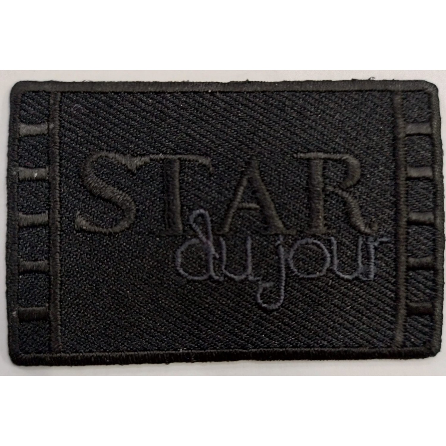 Toppa patch ricamo "Star Du Jour" 045b tessuto termoadesiva o cucire dimensioni 4x6,2 cm.