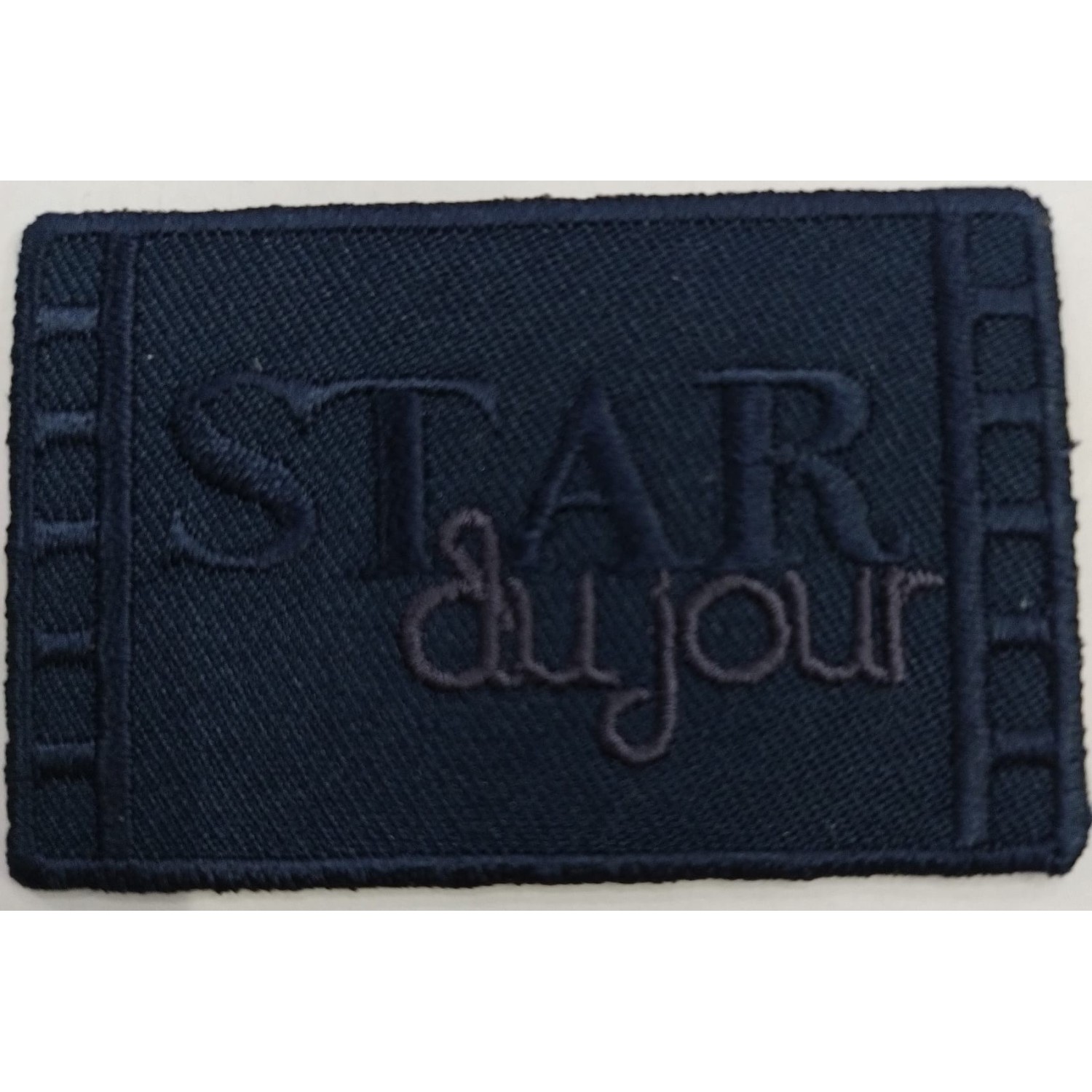 Toppa patch ricamo "Star Du Jour" 045b tessuto termoadesiva o cucire dimensioni 4x6,2 cm.